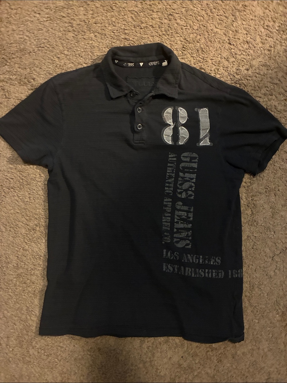 y2k GUESS Men's Black Polo with '81 Graphic